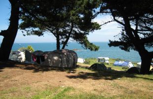 Louez un emplacement camping vue sur mer au camping Bellevue en Bretagne